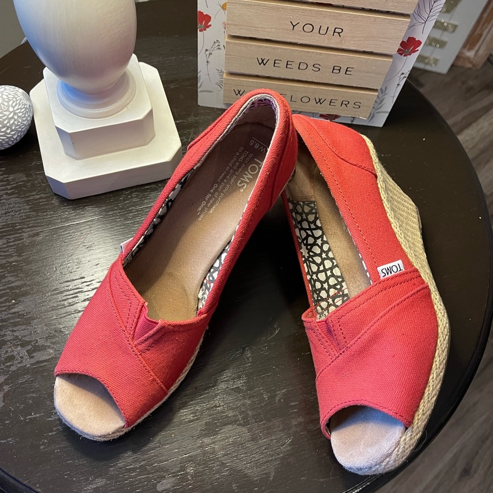 Tom’s red peep-toe wedge! Like new!
